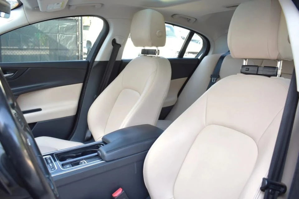 2019 Jaguar XE - Image 9 of 18