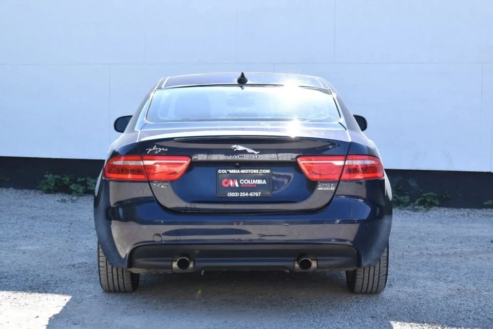 2019 Jaguar XE - Image 4 of 18