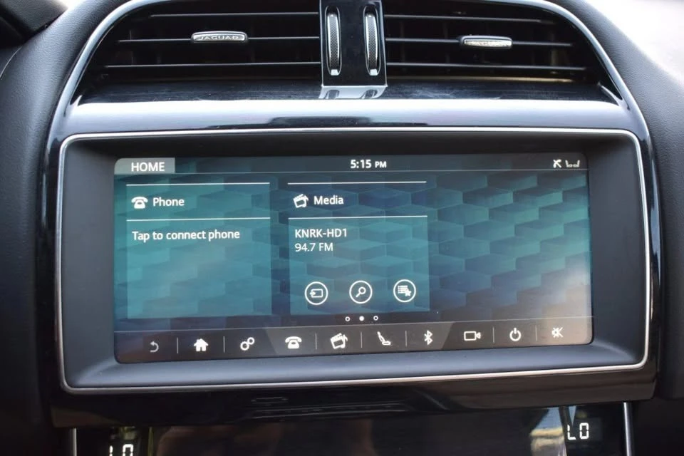 2019 Jaguar XE - Image 18 of 18