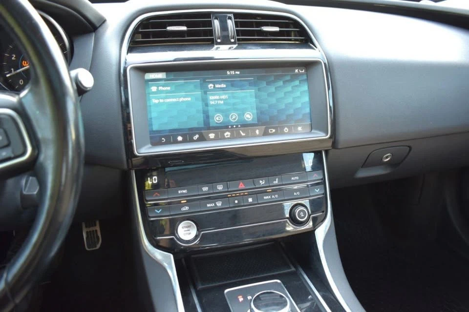2019 Jaguar XE - Image 17 of 18
