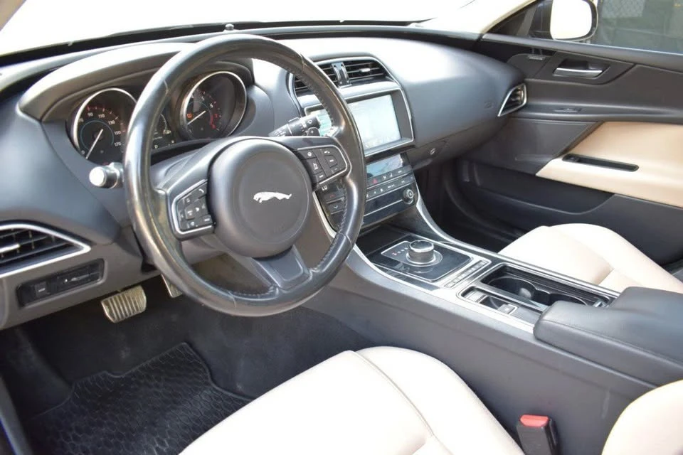 2019 Jaguar XE - Image 3 of 18