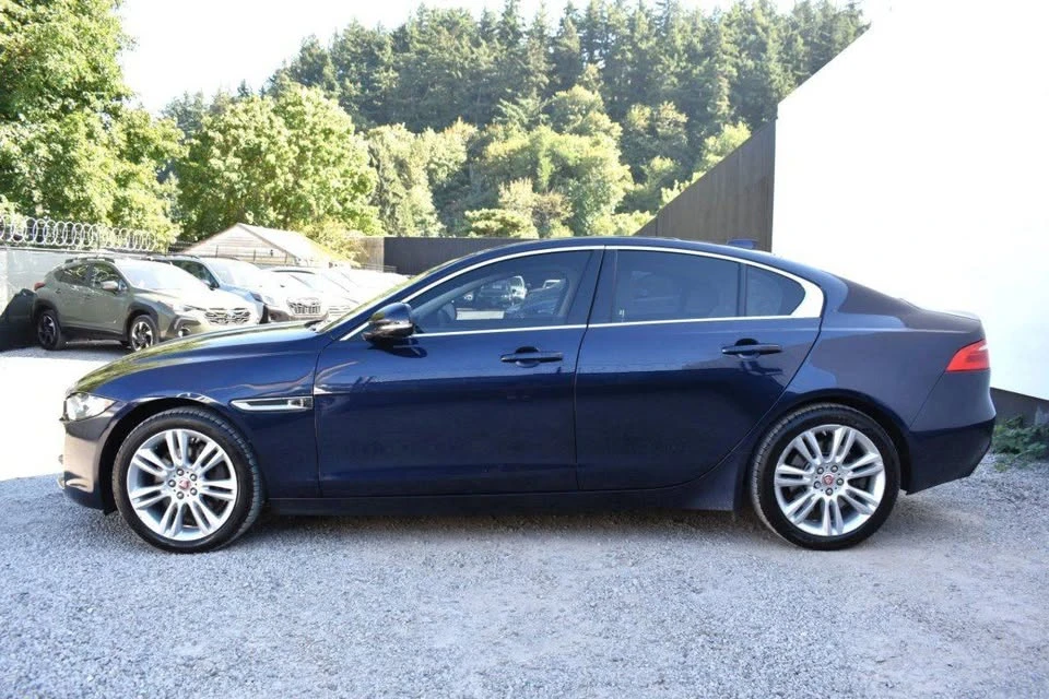 2019 Jaguar XE - Image 8 of 18
