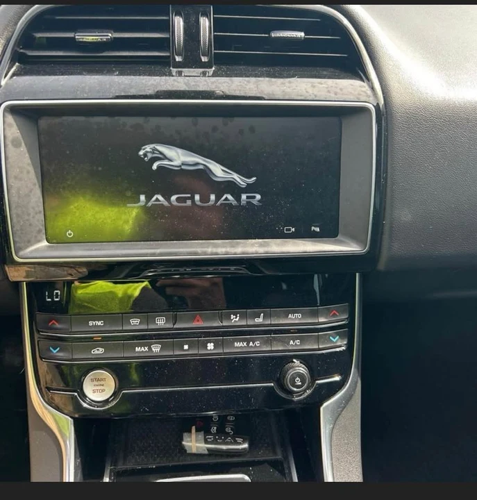 2019 Jaguar XE - Image 9 of 12