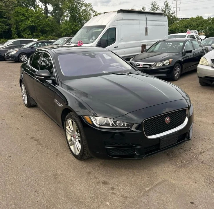 2019 Jaguar XE - Image 6 of 12