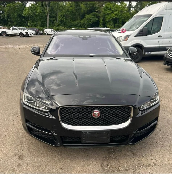 2019 Jaguar XE - Image 5 of 12