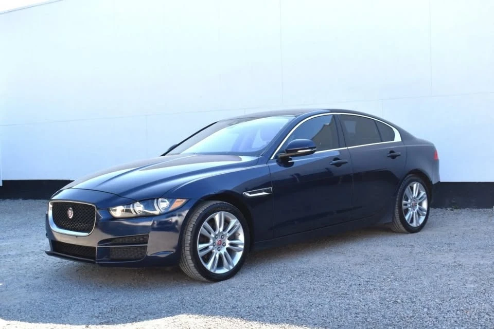 2019 Jaguar XE - Image 7 of 18