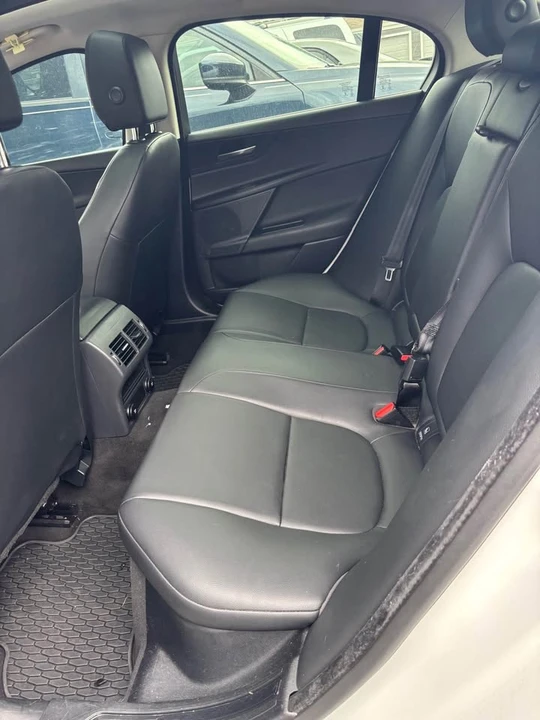 2019 Jaguar XE - Image 17 of 20