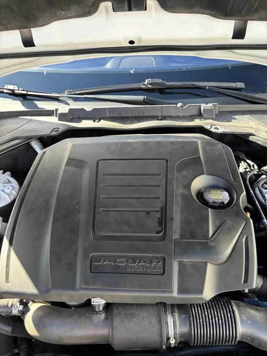 2019 Jaguar XE - Image 5 of 20