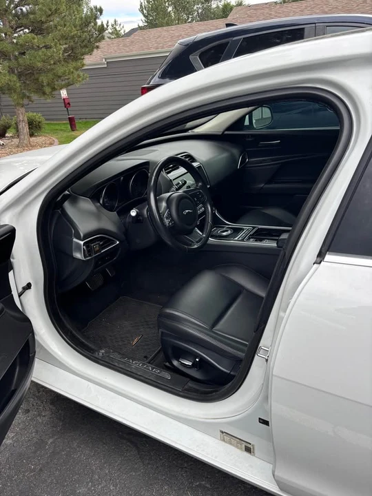 2019 Jaguar XE - Image 9 of 20