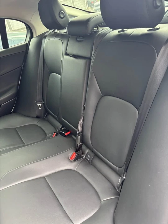 2019 Jaguar XE - Image 18 of 20