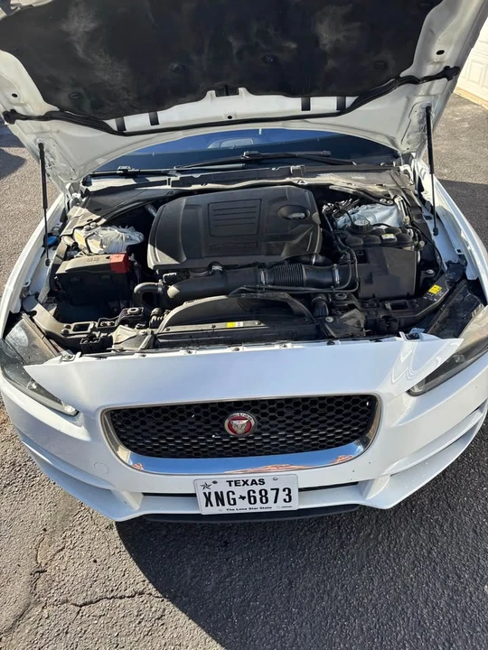 2019 Jaguar XE - Image 6 of 20