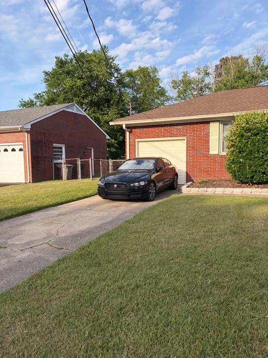 2019 Jaguar XE - Image 2 of 5