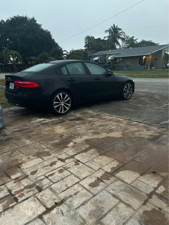 2019 Jaguar XE - Image 4 of 5