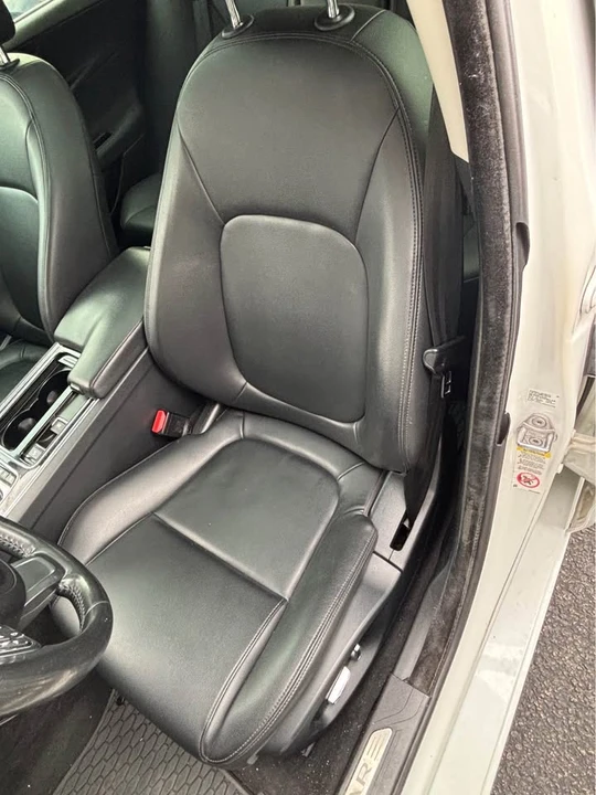 2019 Jaguar XE - Image 11 of 20