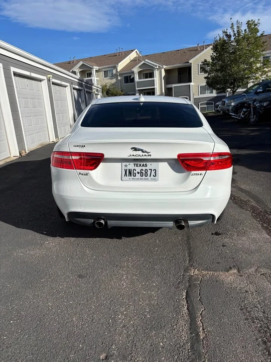 2019 Jaguar XE - Image 3 of 20