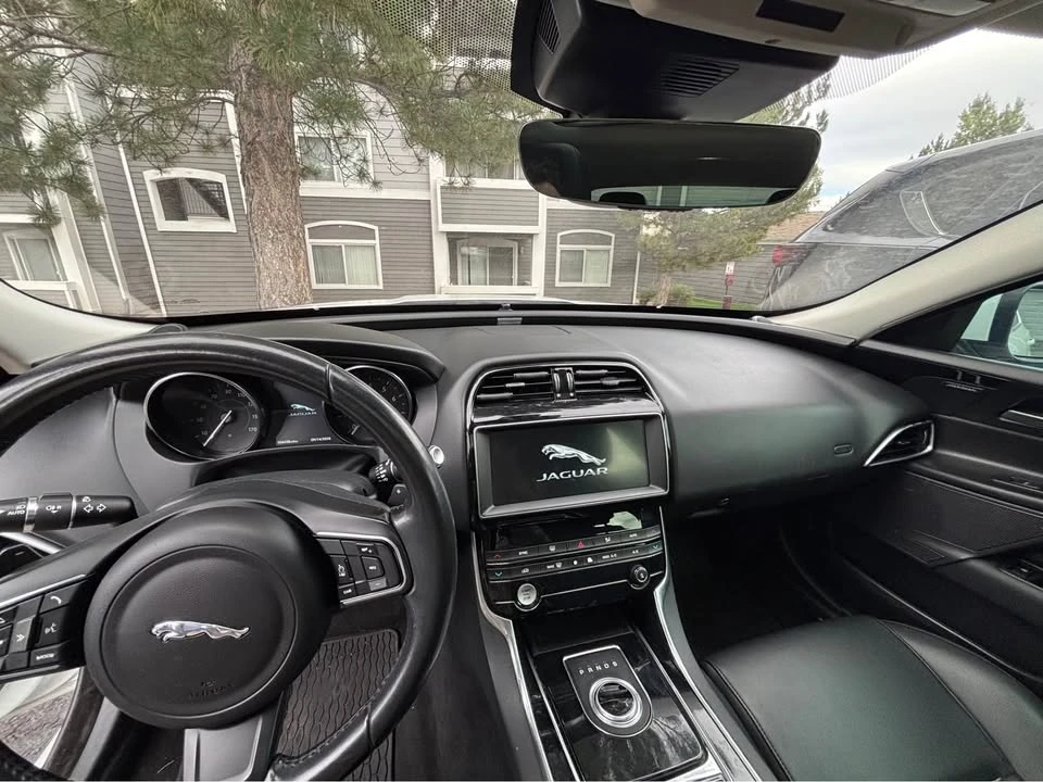 2019 Jaguar XE - Image 8 of 20