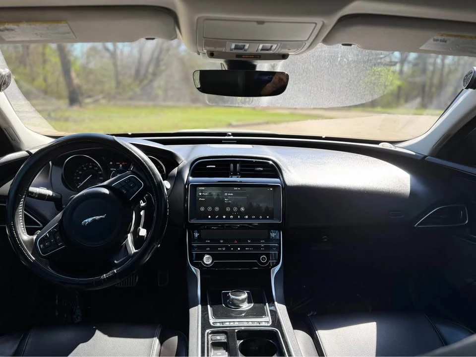 2019 Jaguar XE - Image 7 of 21