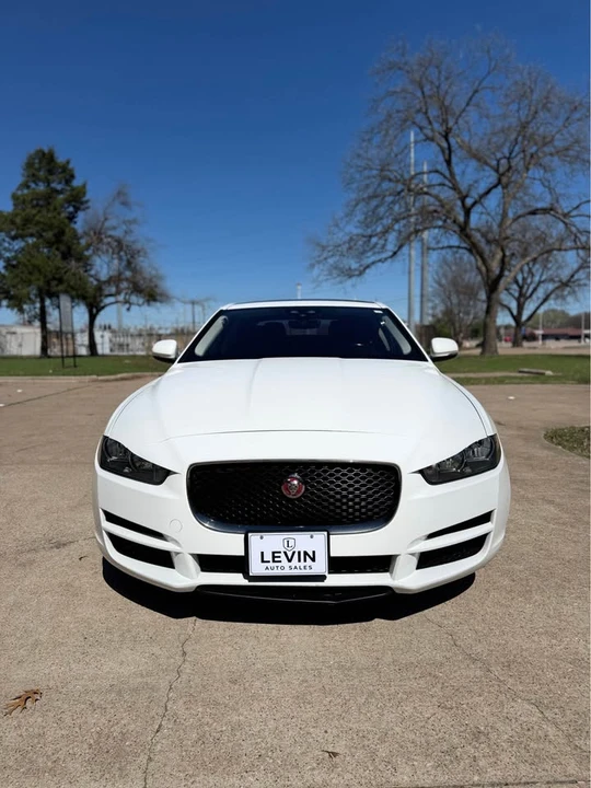 2019 Jaguar XE - Image 17 of 21