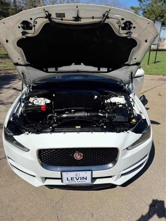 2019 Jaguar XE - Image 19 of 21