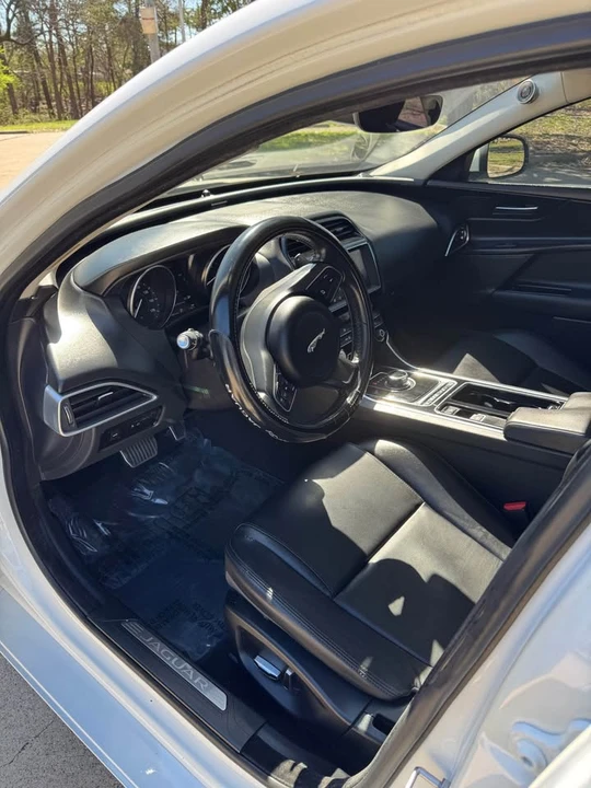 2019 Jaguar XE - Image 5 of 21