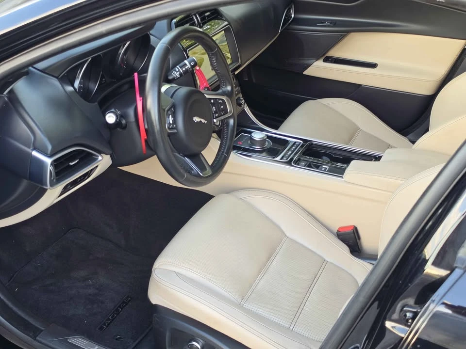 2019 Jaguar XE - Image 9 of 20
