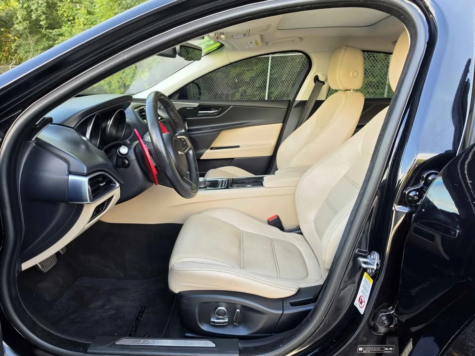 2019 Jaguar XE - Image 11 of 20