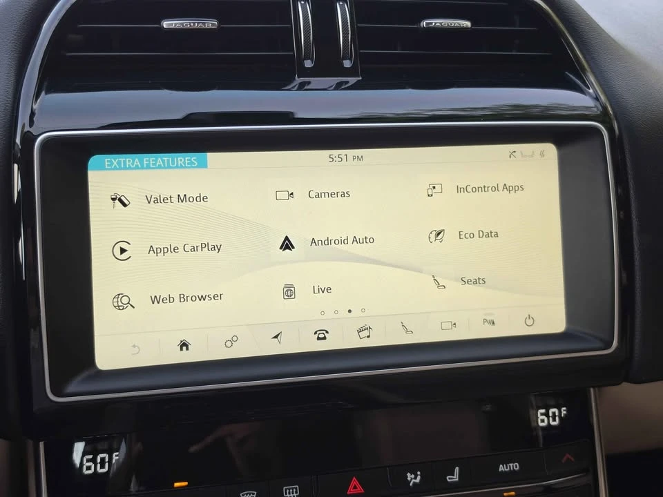 2019 Jaguar XE - Image 18 of 20