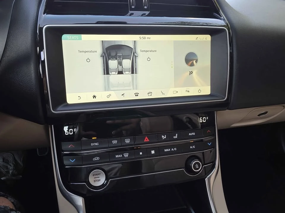 2019 Jaguar XE - Image 14 of 20