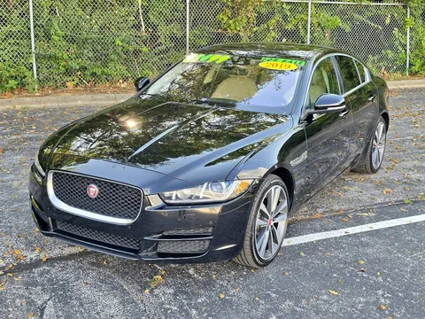 2019 Jaguar XE XE 25t Prestige Sedan 4D
