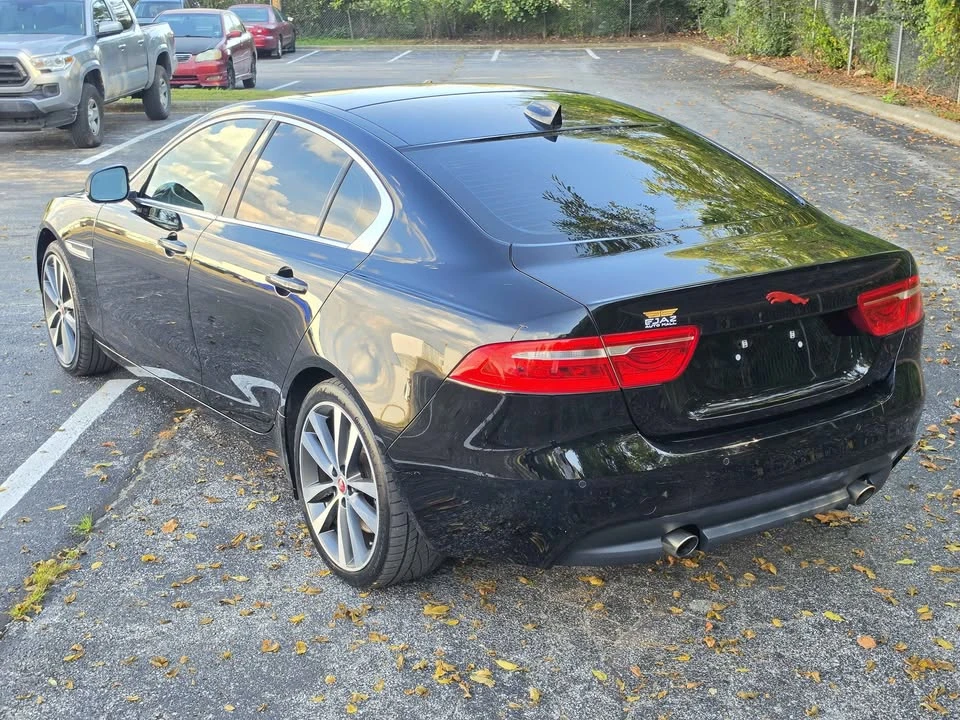 2019 Jaguar XE - Image 7 of 20