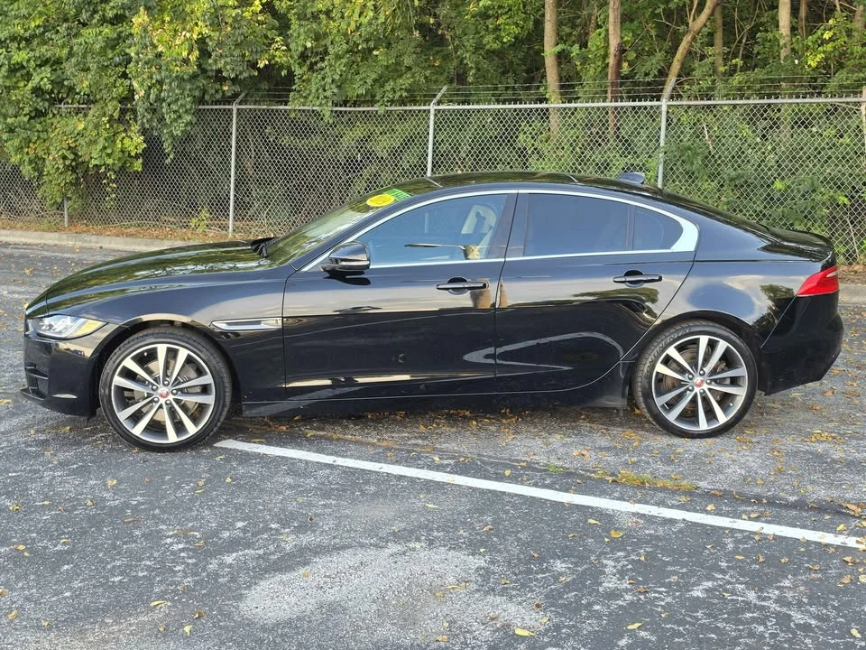 2019 Jaguar XE - Image 8 of 20
