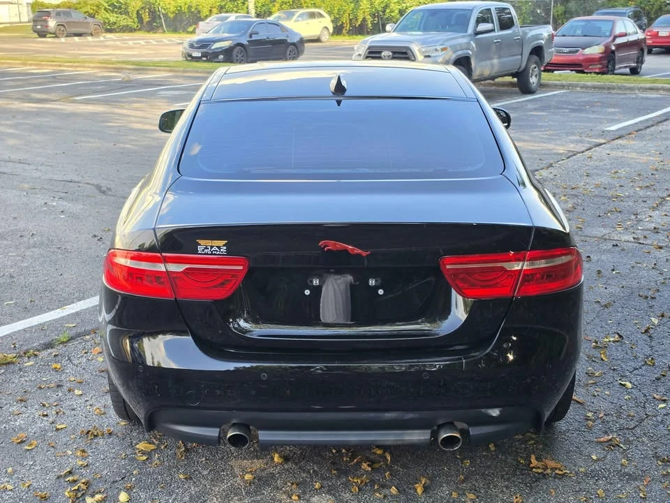 2019 Jaguar XE - Image 5 of 20