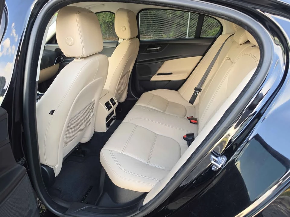 2019 Jaguar XE - Image 12 of 20