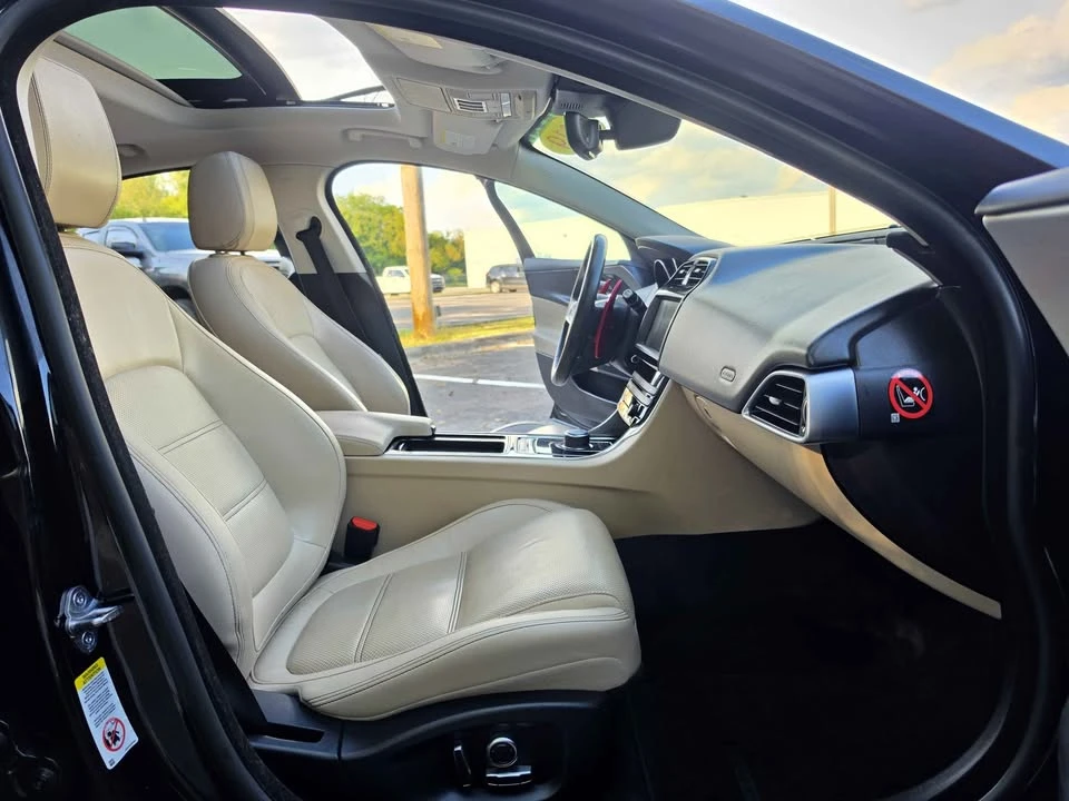 2019 Jaguar XE - Image 13 of 20