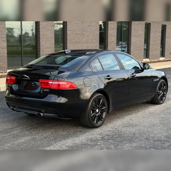2019 Jaguar XE - Image 2 of 11