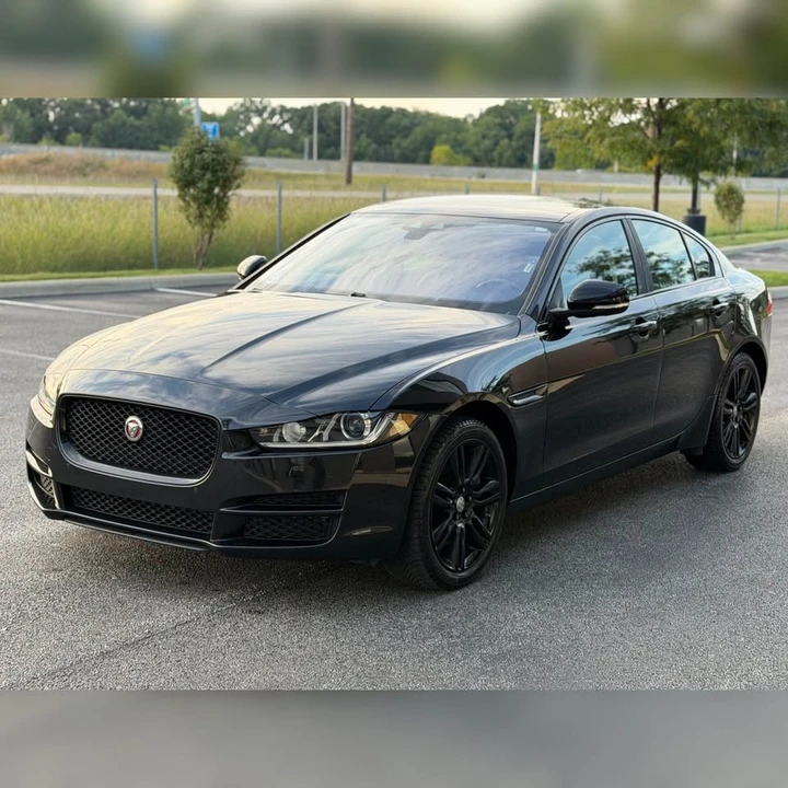 2019 Jaguar XE - Image 4 of 11
