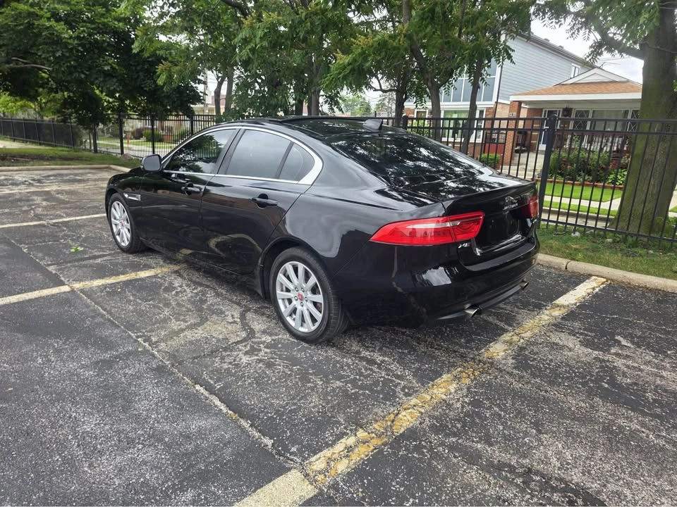 2019 Jaguar XE - Image 11 of 12