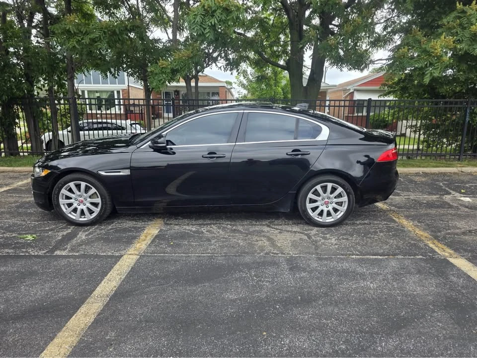 2019 Jaguar XE - Image 2 of 12