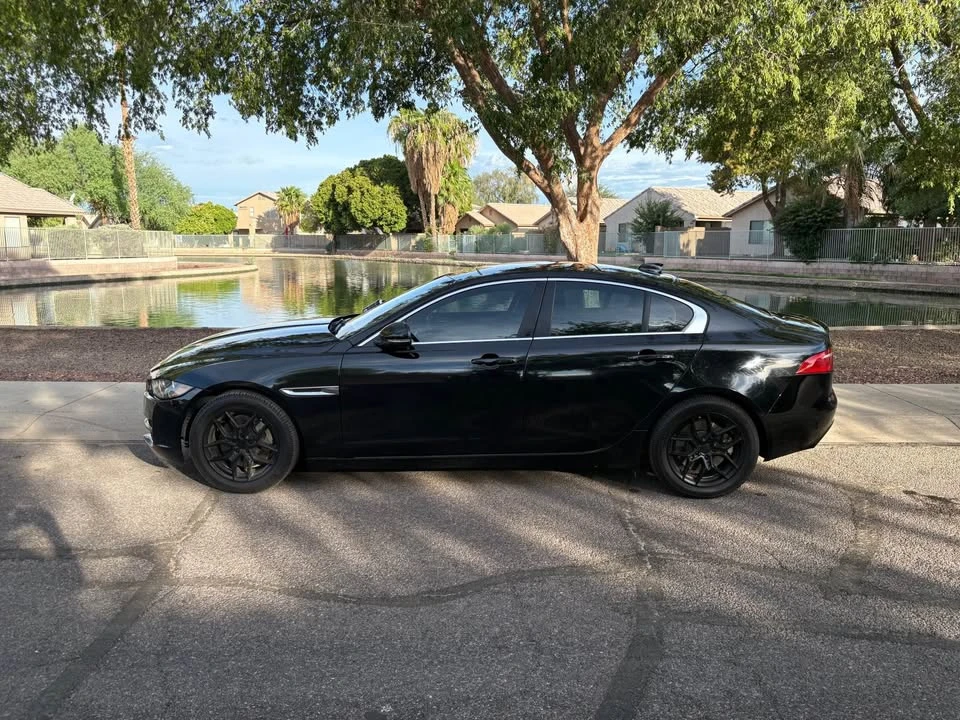2019 Jaguar XE - Image 2 of 11