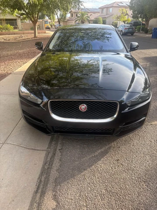 2019 Jaguar XE - Image 4 of 11