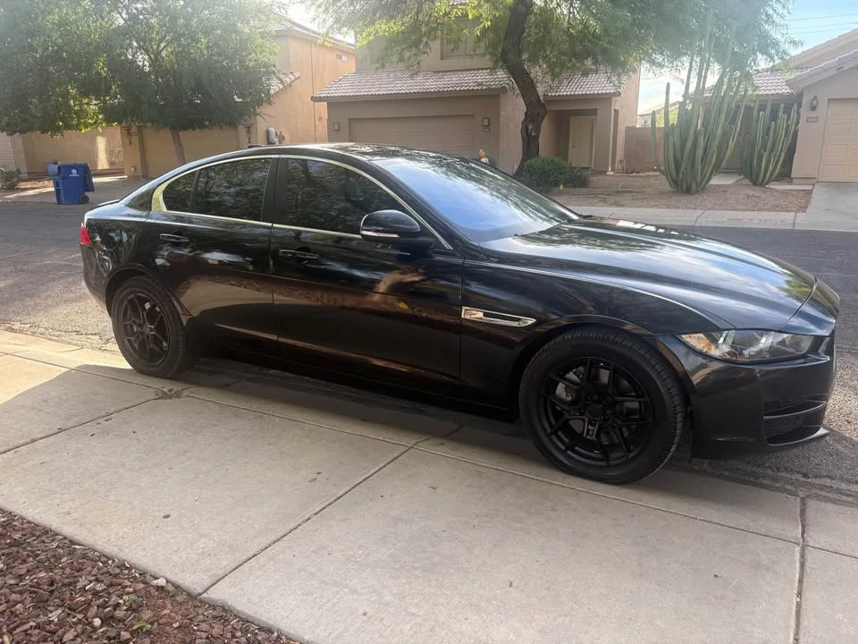 2019 Jaguar XE - Image 5 of 11