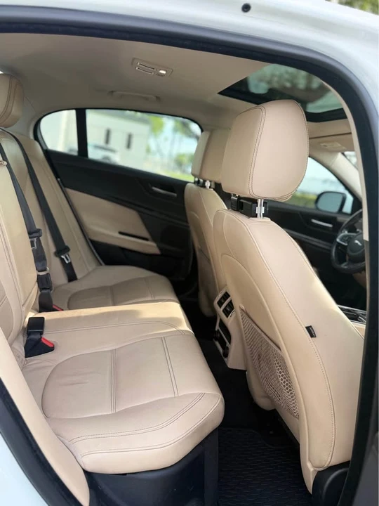 2019 Jaguar XE - Image 10 of 14