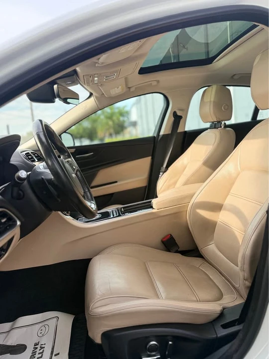 2019 Jaguar XE - Image 2 of 14
