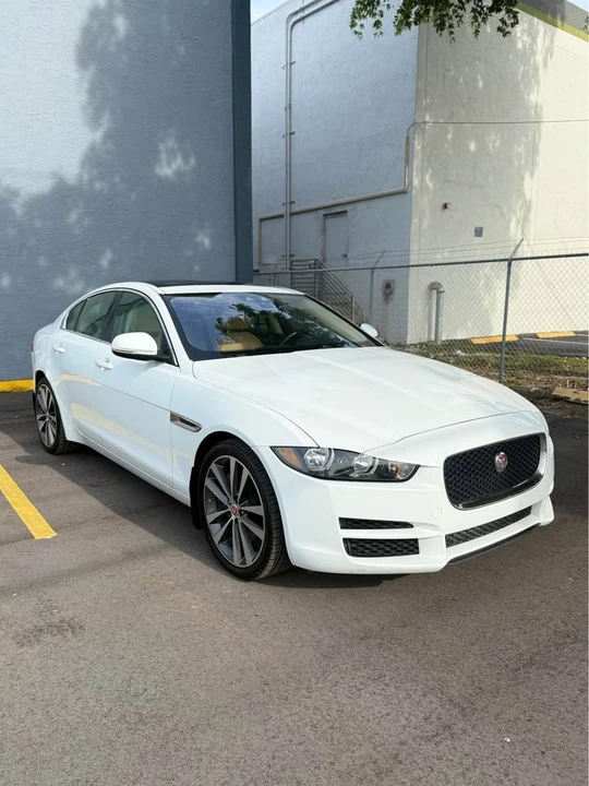 2019 Jaguar XE - Image 12 of 14