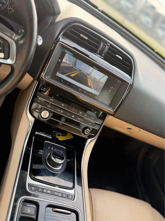 2019 Jaguar XE - Image 13 of 14