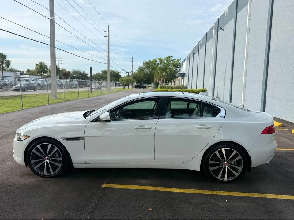2019 Jaguar XE - Image 4 of 14