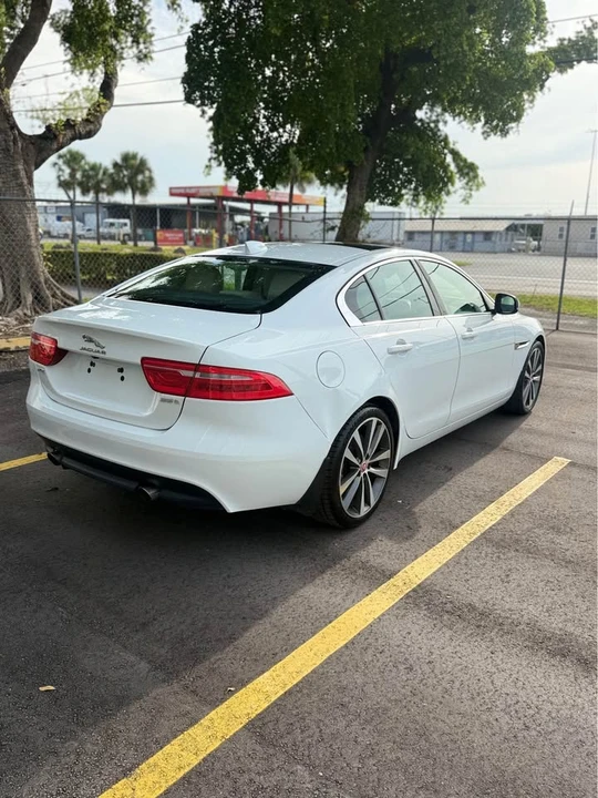 2019 Jaguar XE - Image 8 of 14