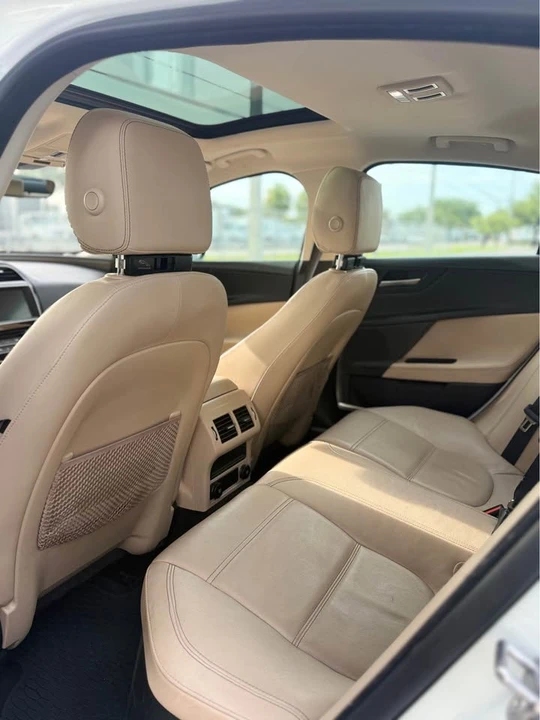 2019 Jaguar XE - Image 3 of 14