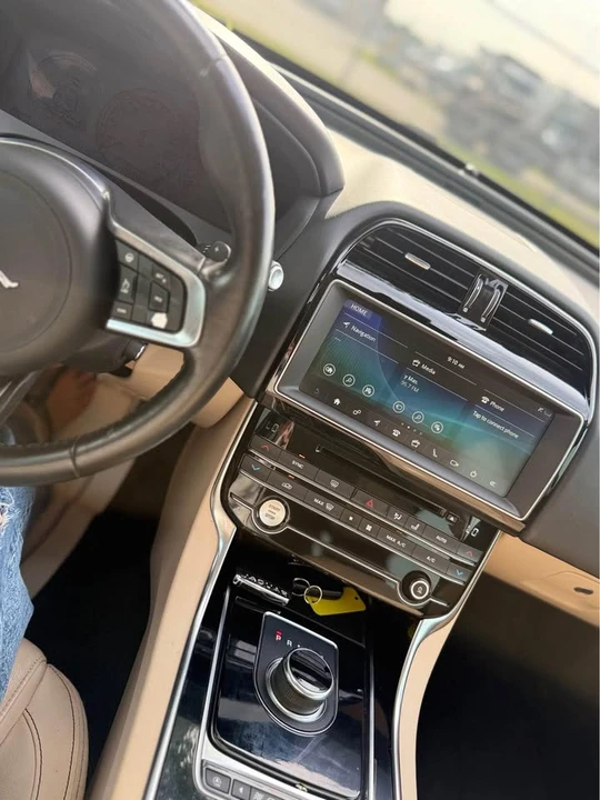 2019 Jaguar XE - Image 14 of 14