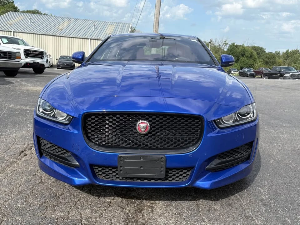 2019 Jaguar XE - Image 5 of 20